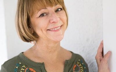 Mary Beth Shaw: Meet Your Mixed Media Teacher