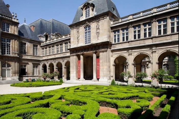 Musee Carnavalet Courtyard paris france